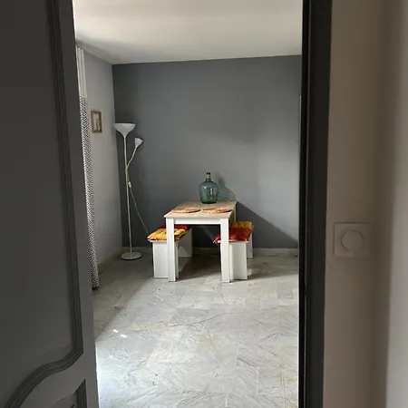 Le De Simon Au Pied De La Cite Carcassonne